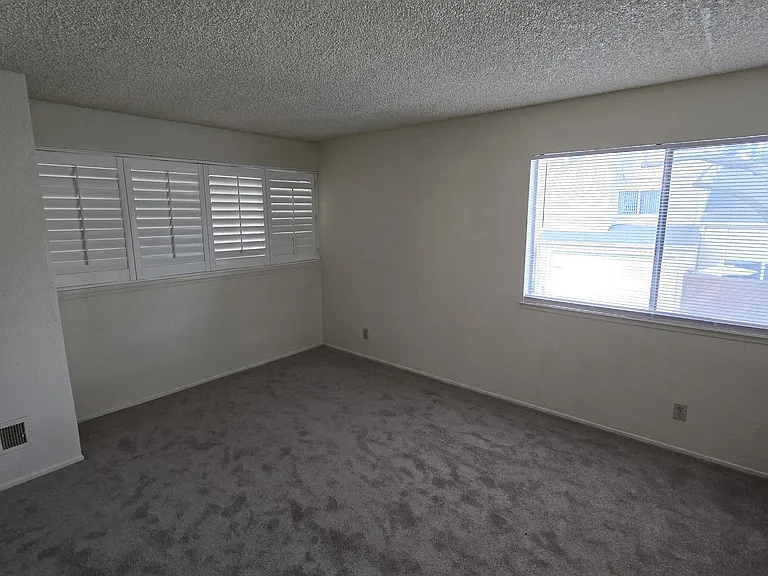 27703 Persimmon Dr — Photo 9