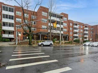 1 Kensington Gate APT 222, Great Neck, NY 11021