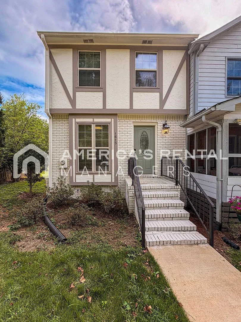 Updated 2 Bed / 2.5 Bath Townhouse Available for Rent in Homewood, AL!! Available to View with 48... — Photo 2
