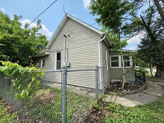 3rd image of 435 Lucier St
