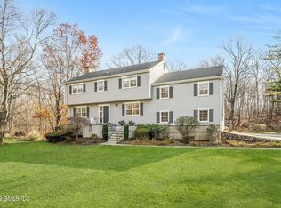 11 Shannon Ln, Cos Cob, CT 06807