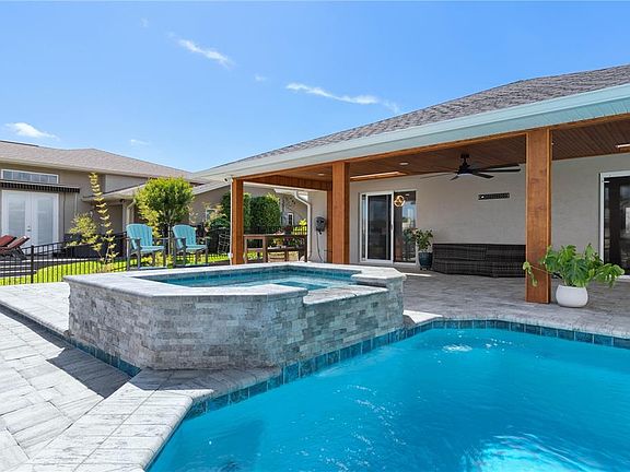 4th image of 13 Flametree Ct