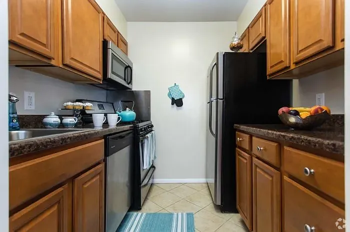 Round Hill Apartments of Chevy Chase — Photo 21