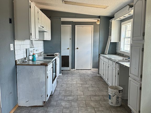 3rd image of 1802 N Avenue O