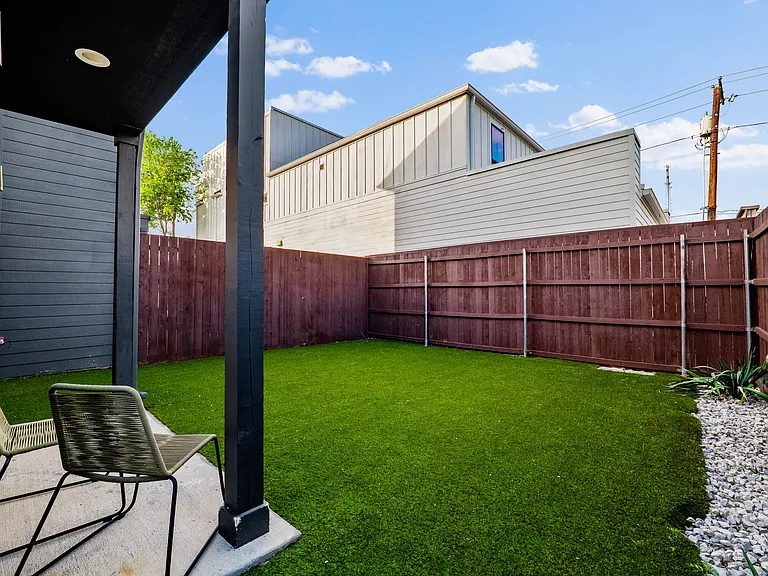 2406 Merlin St — Photo 32