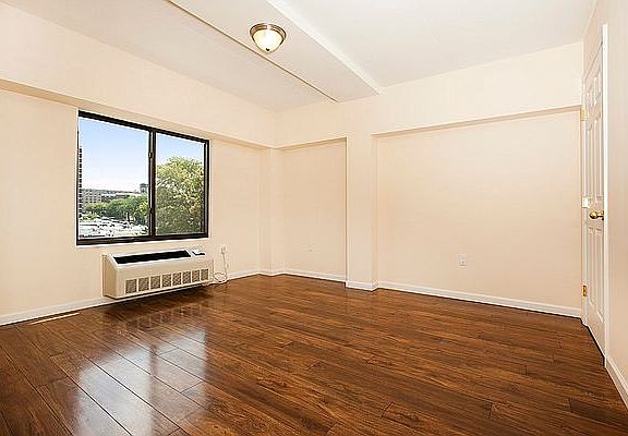 3rd image of 26-27 2nd St #2R