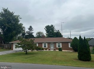 905 Hillcrest Dr, Martinsburg, WV 25401