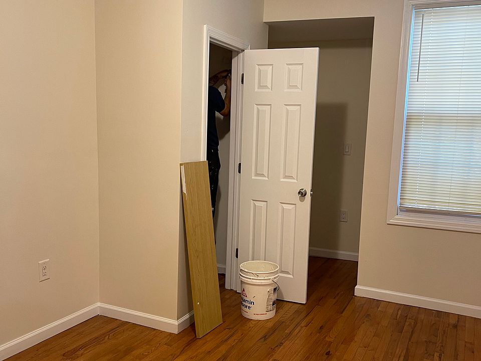 2nd image of 352 Woodlawn Ave Floor 2
