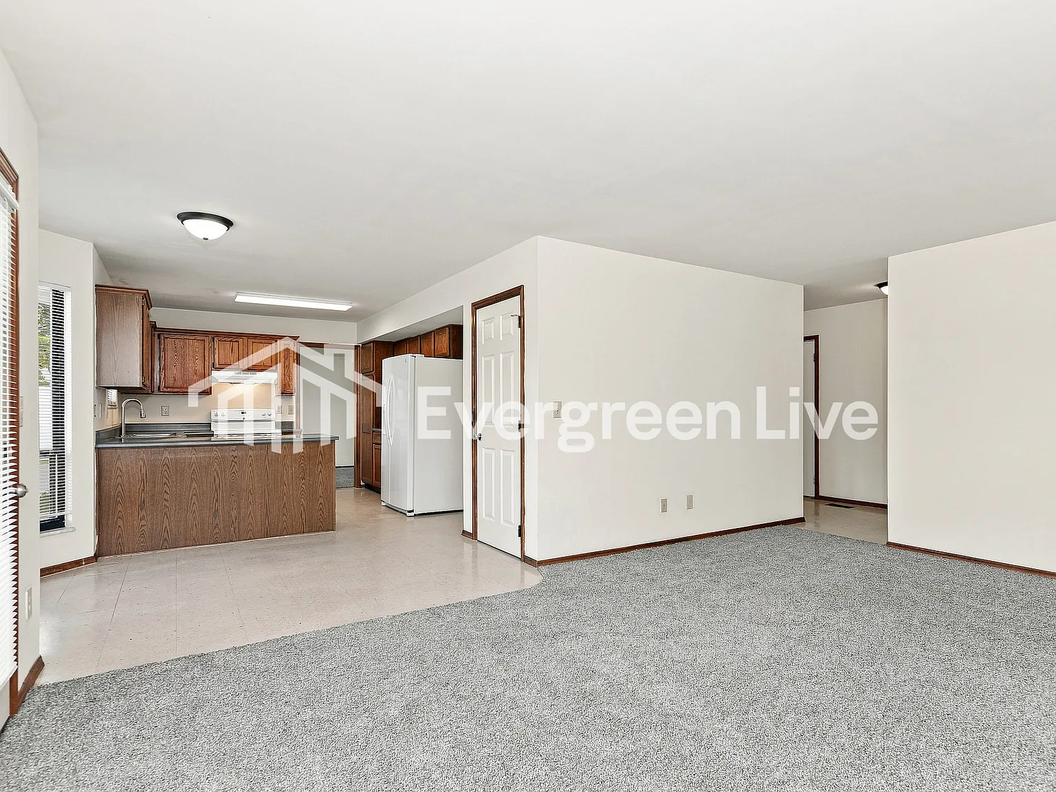 4 bed, 2.5 bath, 2268 sqft, $2,195 — Photo 3