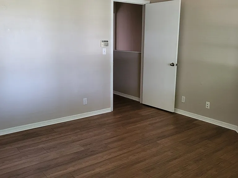 2082 Madeira Dr — Photo 12