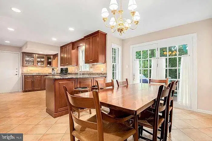 5 bed, 3.5 bath, 2549 sqft, $5,500 — Photo 3