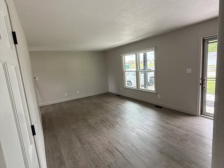 103 N Bunn St — Photo 6