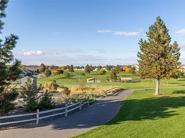 10 West at the Resort at Hansen Park — Photo 14