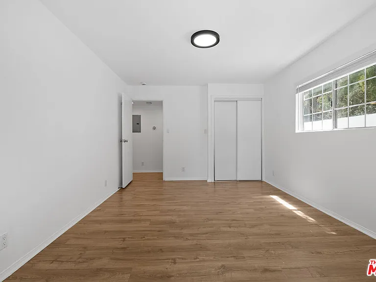 5541 Fallbrook Ave — Photo 13