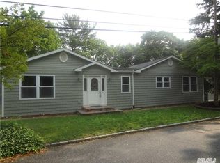 131 Iroquois St, Ronkonkoma, NY 11779