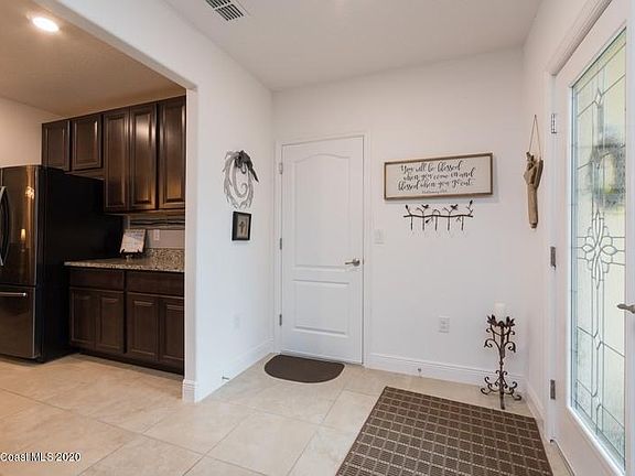 4th image of 5563 Reagan Ave