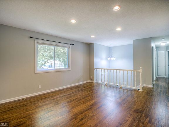 3rd image of 901 Oak Ridge Trl NE