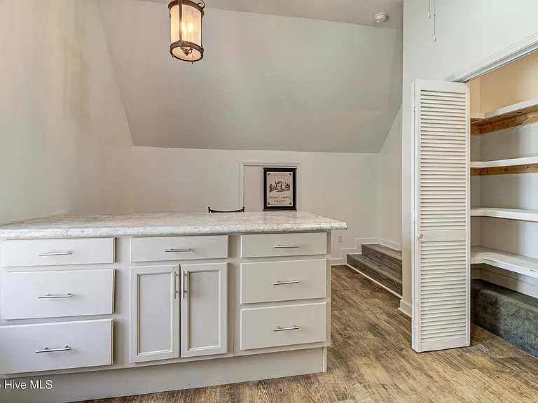 613 Clarendon Ave — Photo 41