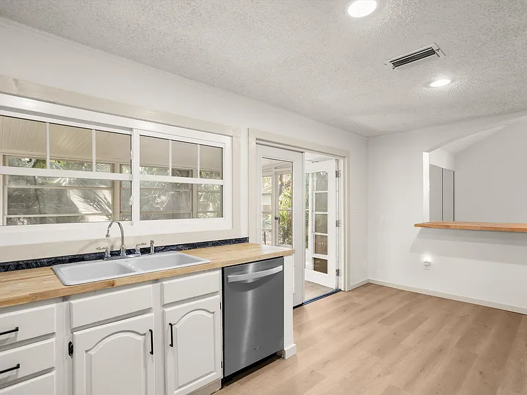 8725 Erie Ln — Photo 17