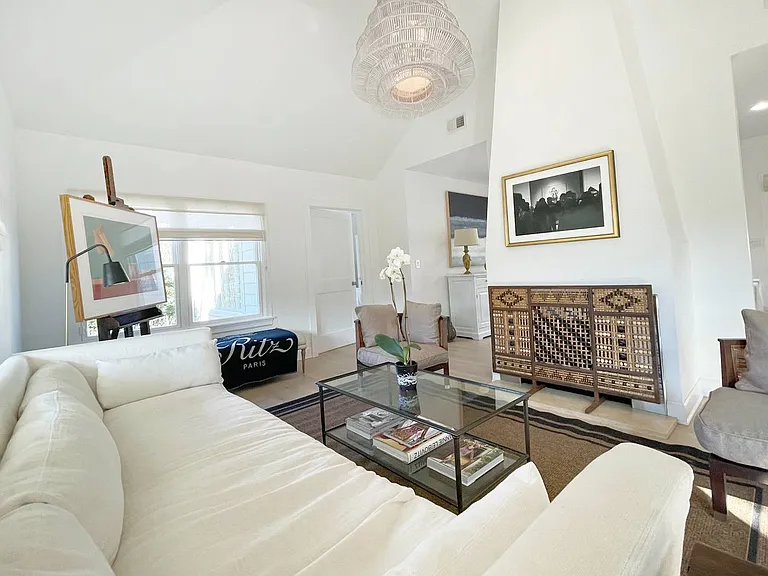 139 Herrick Rd — Photo 3
