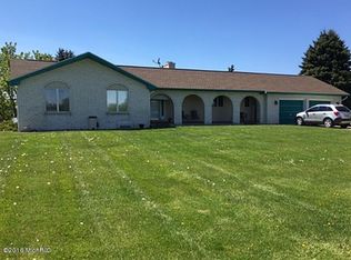 690 S 1st St, Edmore, MI 48829