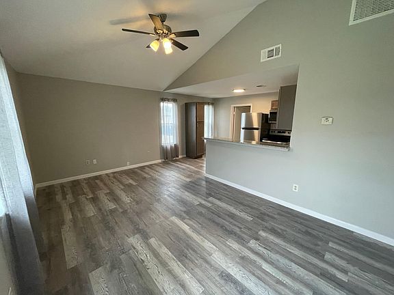 3rd image of 1609 Meadowview Dr #1