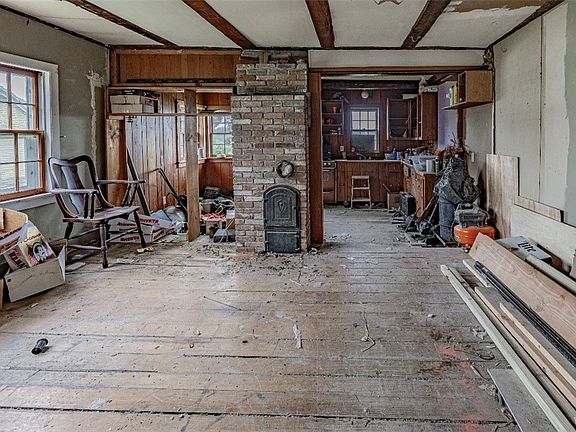 5th image of 9266 Ridge Rd