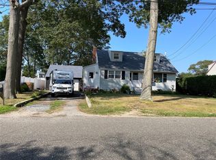 323 Grand Ave, Lindenhurst, NY