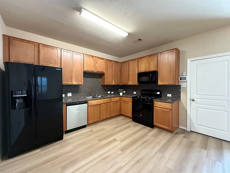 8206 Malago Point Dr — Photo 11