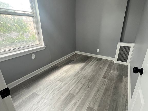 5th image of 53 Glenwood Ave APT 2B