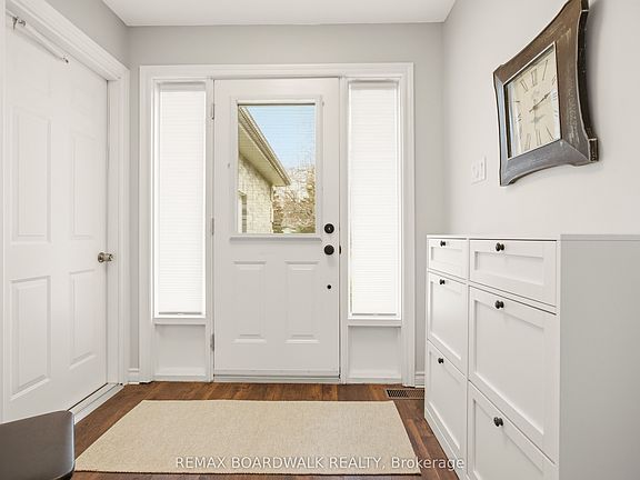 4th image of 33 Treelawn Blvd