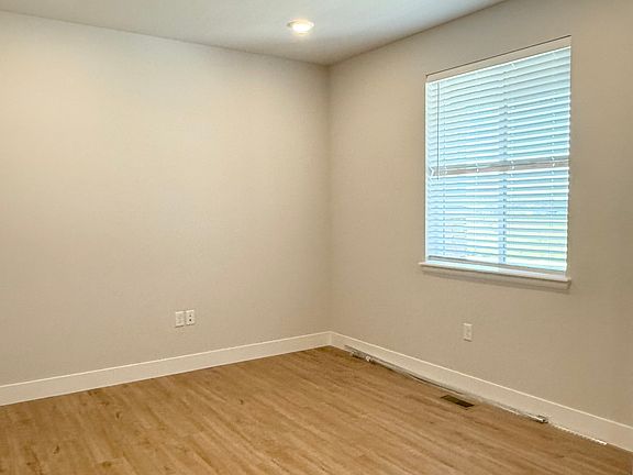 5th image of 1293 Loraine Cir S