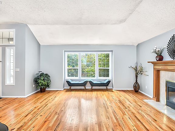3rd image of 15325 SW Sapphire Dr