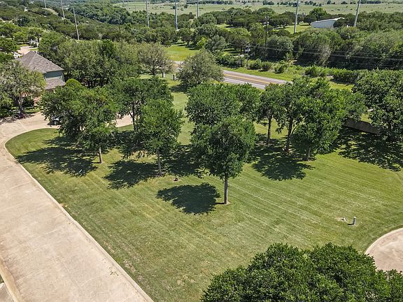 3rd image of 4109 Bluff View Dr