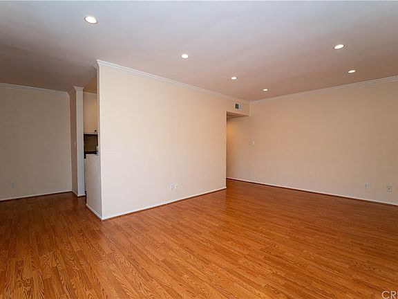 5th image of 18307 Burbank Blvd Unit 32