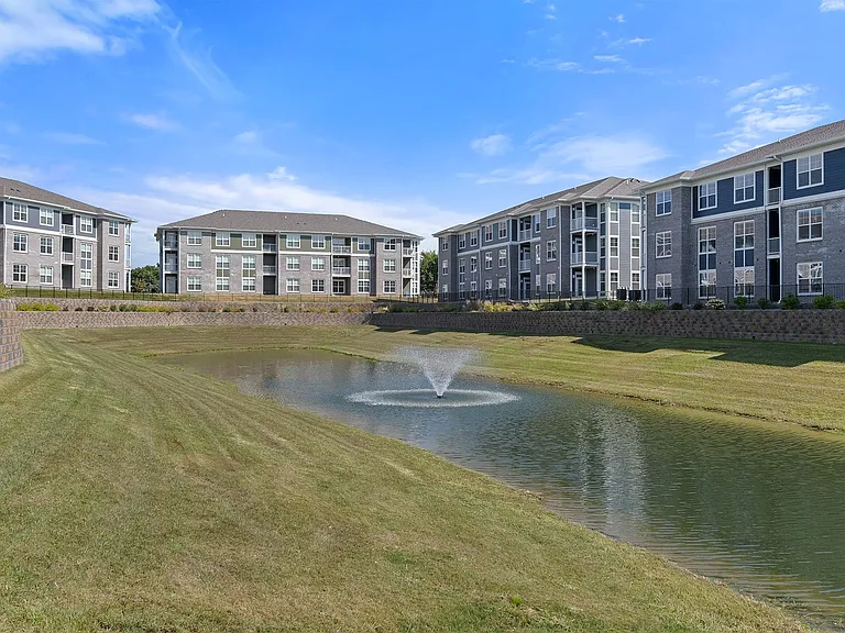 Shoreline Flats Apartments — Photo 48