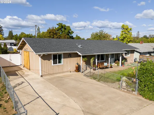 120 SE Park St, Winston, OR 97496