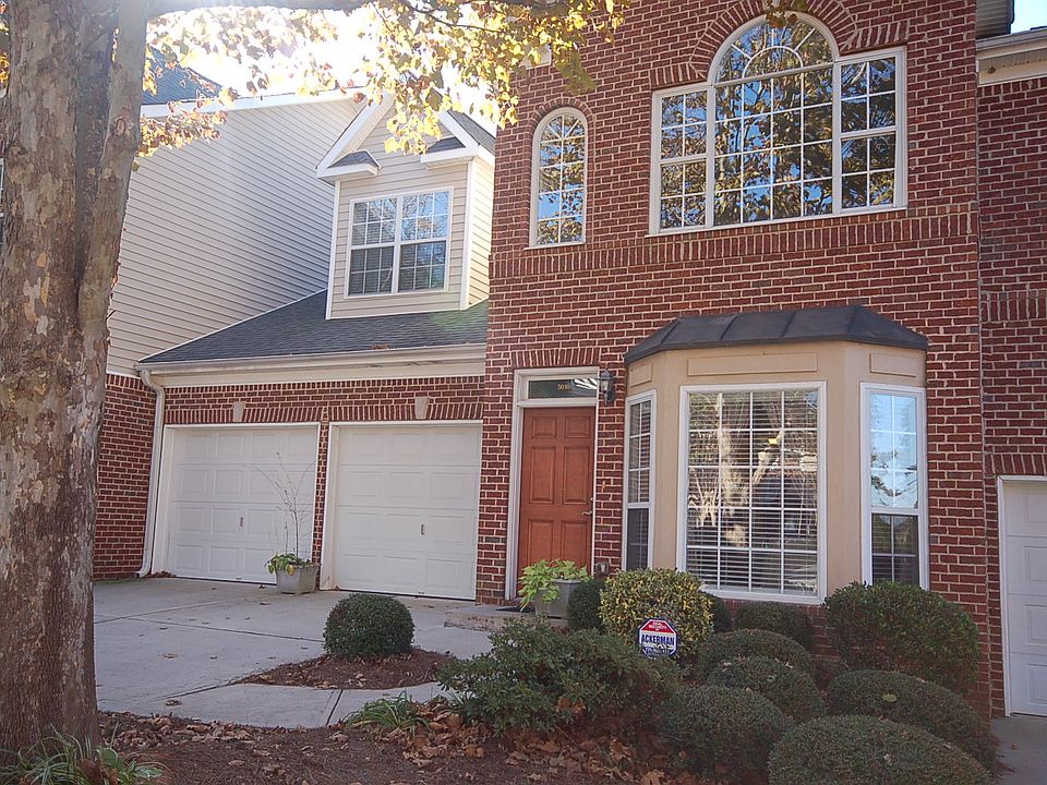 Exquisite town home in gated Roswell community