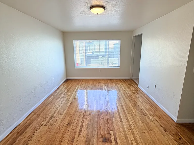 4211 Moraga St #11 — Photo 1