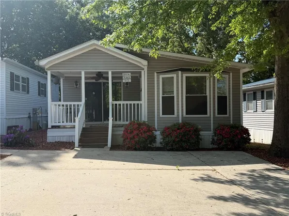 129 Club House Dr, Badin Lake, NC 28127