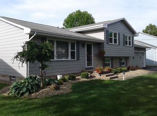 516 Wendemere Dr, Hubbard, OH