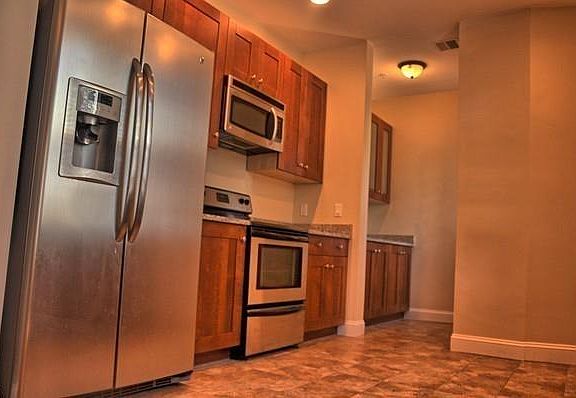 5th image of 28 Broad St Unit 101