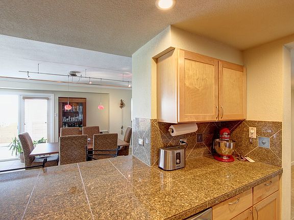 5th image of 1029 E 8th Ave APT 1402