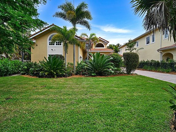 2nd image of 881 SE Saint Lucie Boulevard