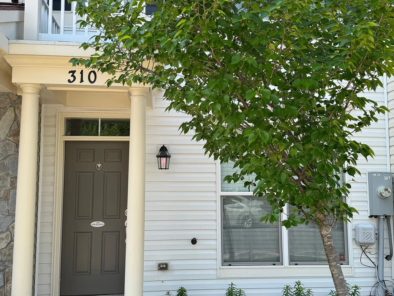 3 bed, 3.5 bath, 1644 sqft, $3,200 — Photo 2