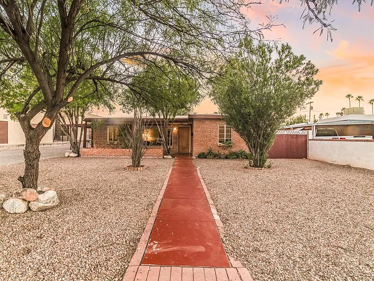 3026 E Loretta Dr — Photo 14