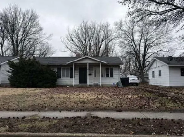 4102 Memorial Dr, Belleville, IL 62226