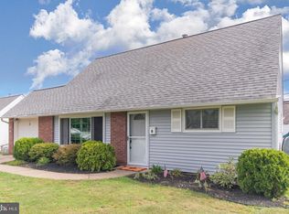 20 Hearth Rd, Levittown, PA 19056