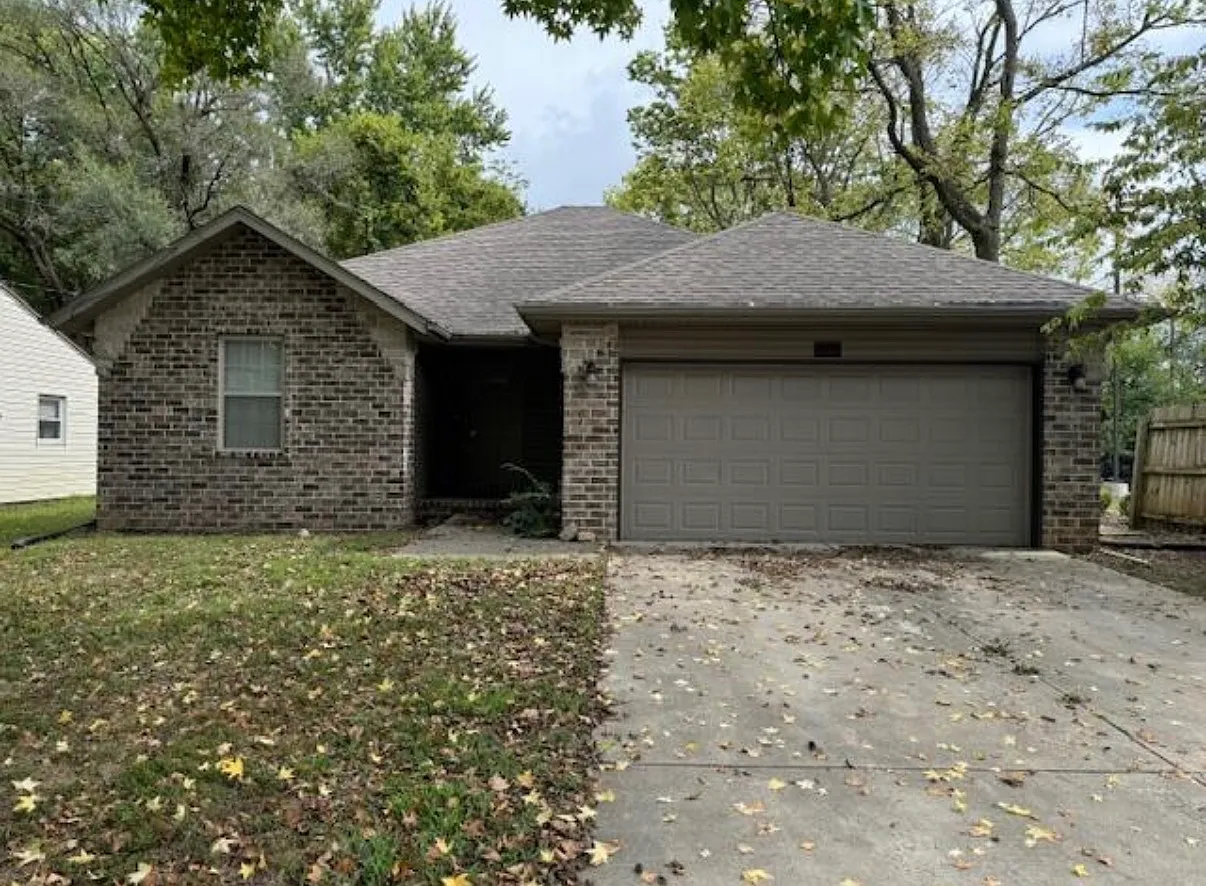 4 bed, 1595 sqft, $1,950 — Photo 1