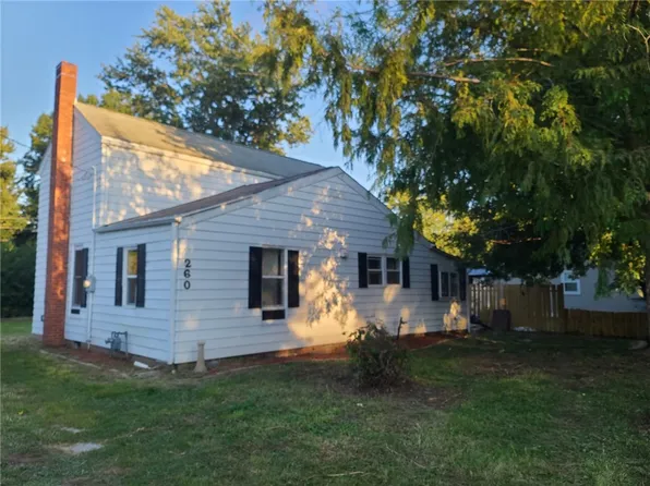 260 S Powers St, Warrensburg, IL 62573